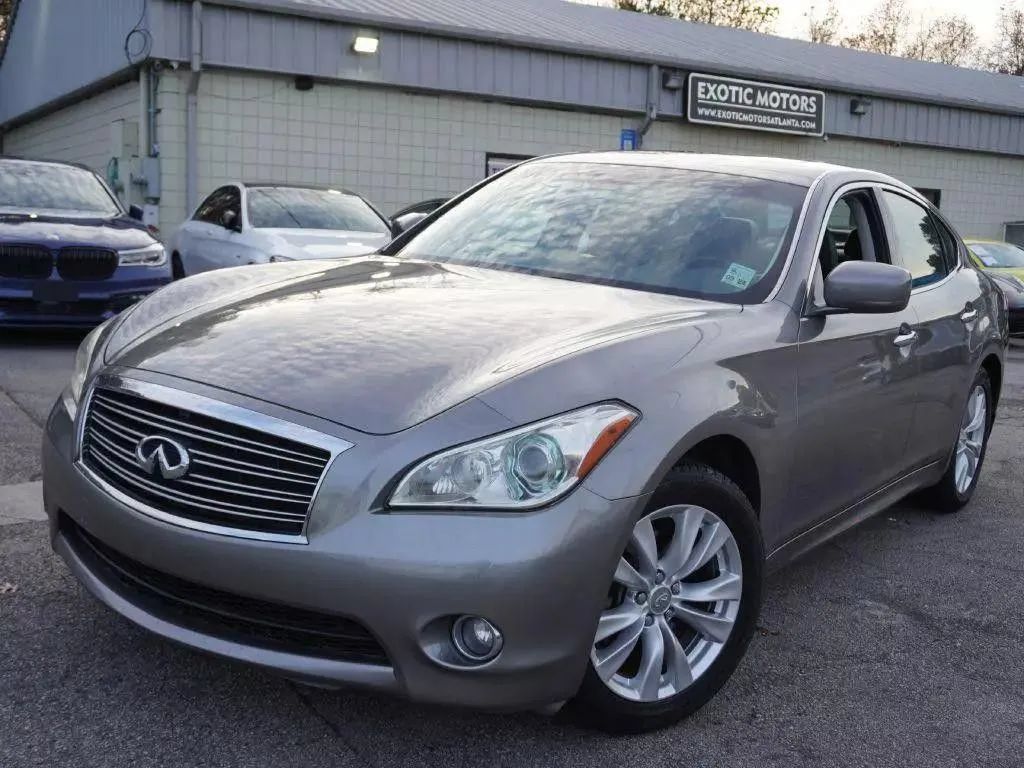 Used 2011 INFINITI M37 w/ Premium Pkg RWD image 2
