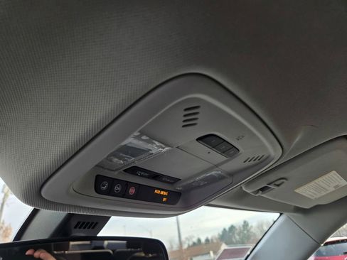 Used 2019 Chevrolet Traverse LT image 17