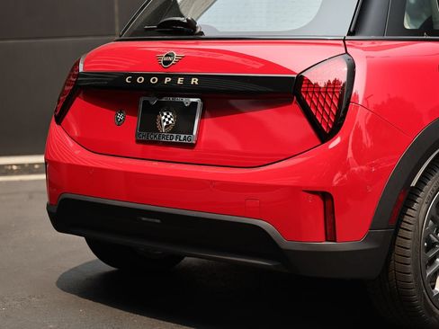 New 2026 MINI Cooper 4-Door Hardtop FWD image 9