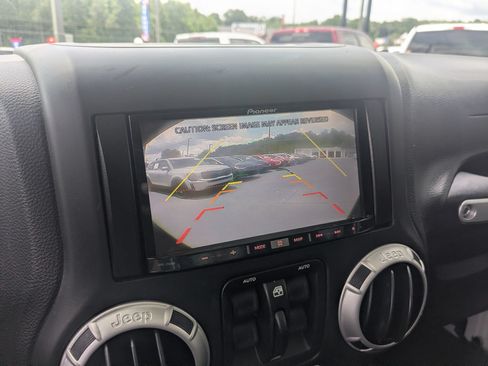 Used 2014 Jeep Wrangler Unlimited Sahara w/ Connectivity Group AWD/4WD image 16
