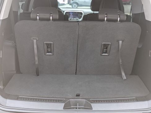 Used 2023 GMC Acadia SLE w/ Driver Convenience Package image 10