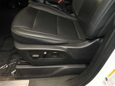 Used 2024 GMC Sierra 1500 SLT AWD/4WD image 18