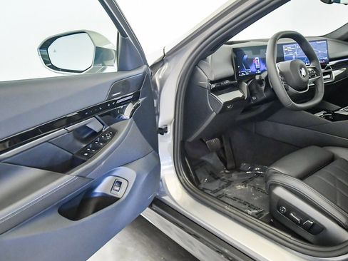 Used 2025 BMW 530i w/ Premium Package image 21