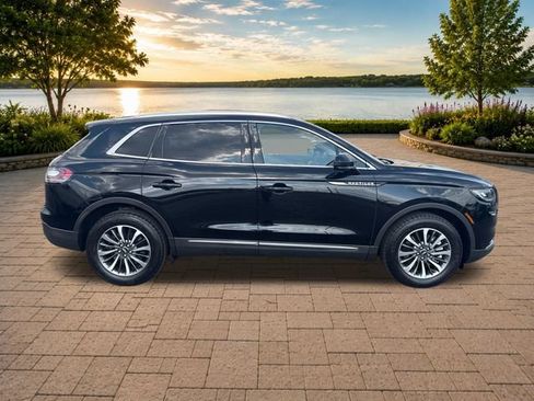 Certified 2023 Lincoln Nautilus AWD w/ Premium Package image 9