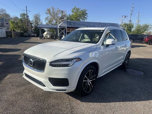 Used 2021 Volvo XC90 T5 Momentum w/ Climate Package image 3