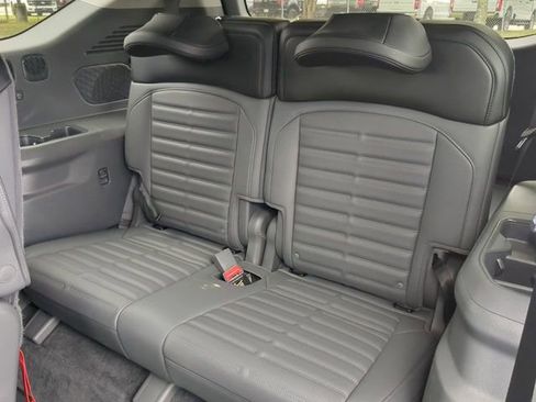 Used 2024 Kia EV9 Land image 15