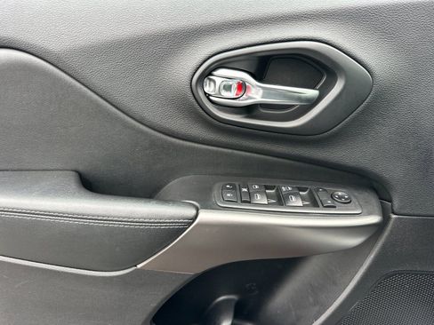 Used 2020 Jeep Cherokee Latitude image 10