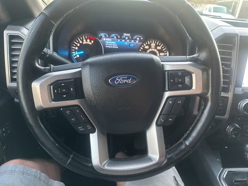 Used 2017 Ford F150 Platinum w/ Equipment Group 701A Luxury image 40