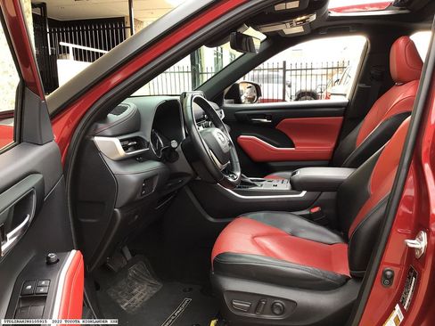 Used 2022 Toyota Highlander XSE image 13