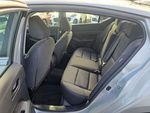 Used 2024 Nissan Altima 2.5 SV FWD image 10