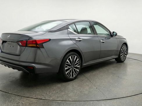 Used 2025 Nissan Altima 2.5 SV image 9