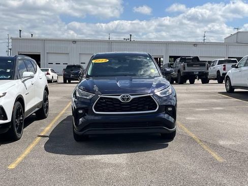 Used 2022 Toyota Highlander LE AWD/4WD image 8