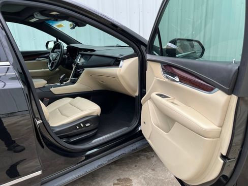 Used 2017 Cadillac XT5 Premium Luxury w/ Driver Assist Package FWD image 16