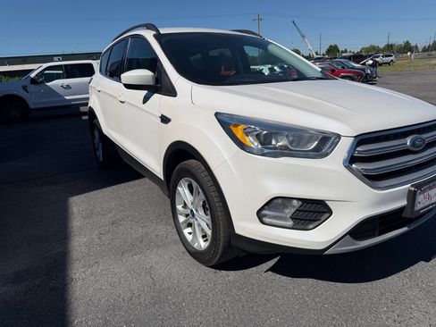 Used 2018 Ford Escape SEL AWD/4WD image 2