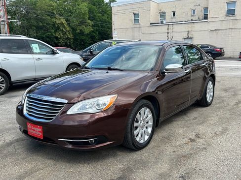 Used 2013 Chrysler 200 Limited FWD image 2