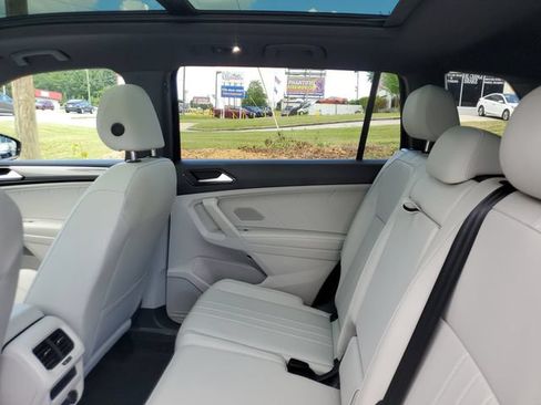 Used 2024 Volkswagen Tiguan SE R-Line FWD image 16