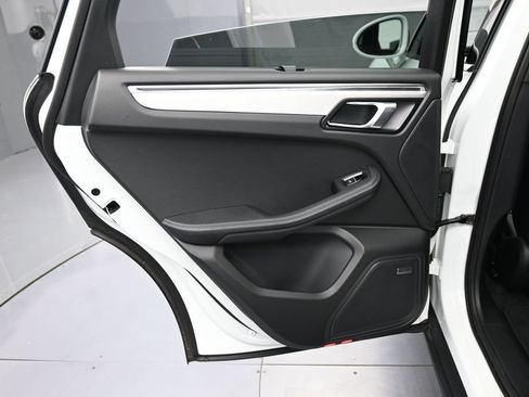 Certified 2026 Porsche Macan AWD/4WD image 23