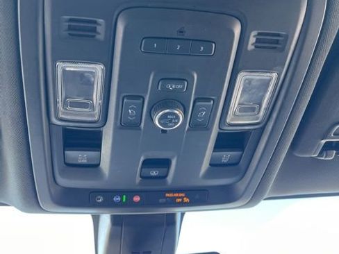 Used 2021 Chevrolet Tahoe Z71 w/ Z71 Off-Road Package AWD/4WD image 47