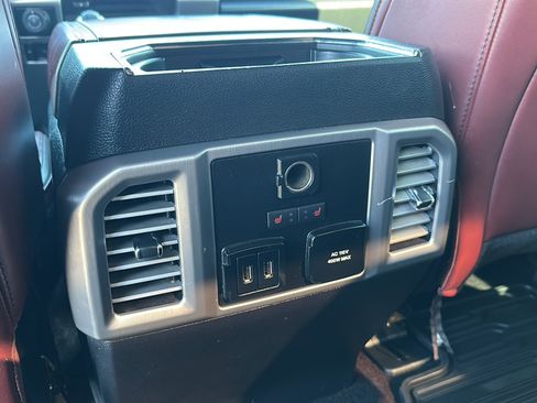 Used 2018 Ford F150 Platinum w/ Equipment Group 701A Luxury image 21