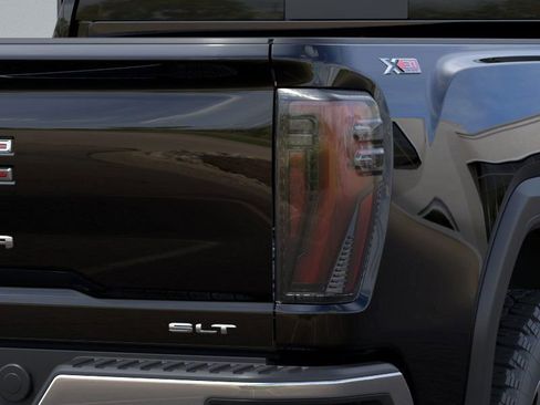New 2026 GMC Sierra 2500 SLT w/ SLT Premium Package AWD/4WD image 11