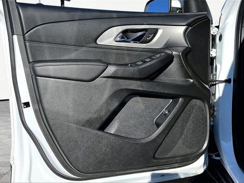 Used 2023 Chevrolet Traverse LT image 23