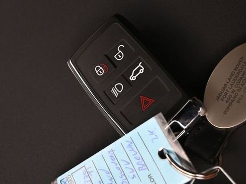 Used 2026 Land Rover Discovery Limited Edition image 32