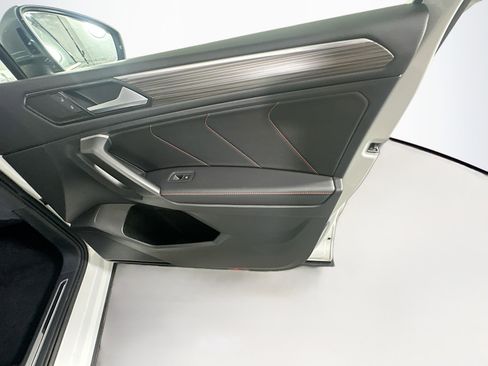 Used 2024 Volkswagen Tiguan Wolfsburg Edition image 32