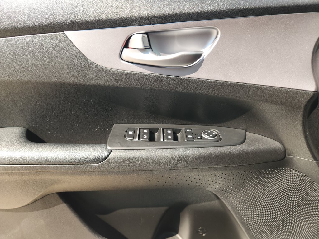 Certified 2024 Kia Forte LXS FWD image 29