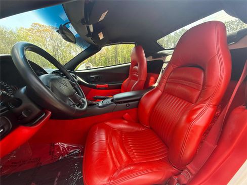 Used 2004 Chevrolet Corvette Convertible w/ Preferred Equipment Group image 11