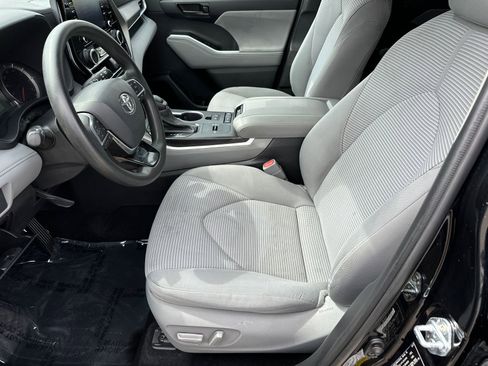 Used 2021 Toyota Highlander L FWD image 7