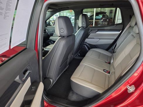 Used 2025 GMC Terrain Elevation w/ Elevation Premium Package FWD image 12