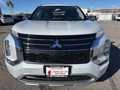 New 2025 Mitsubishi Outlander SE image 2