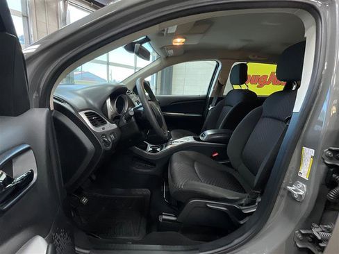 Used 2019 Dodge Journey SE image 10