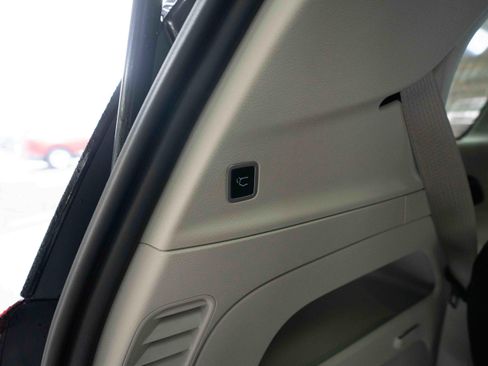 Used 2022 Chrysler Pacifica Touring-L image 28