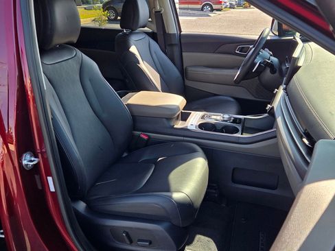Used 2025 Kia Carnival EX FWD image 19