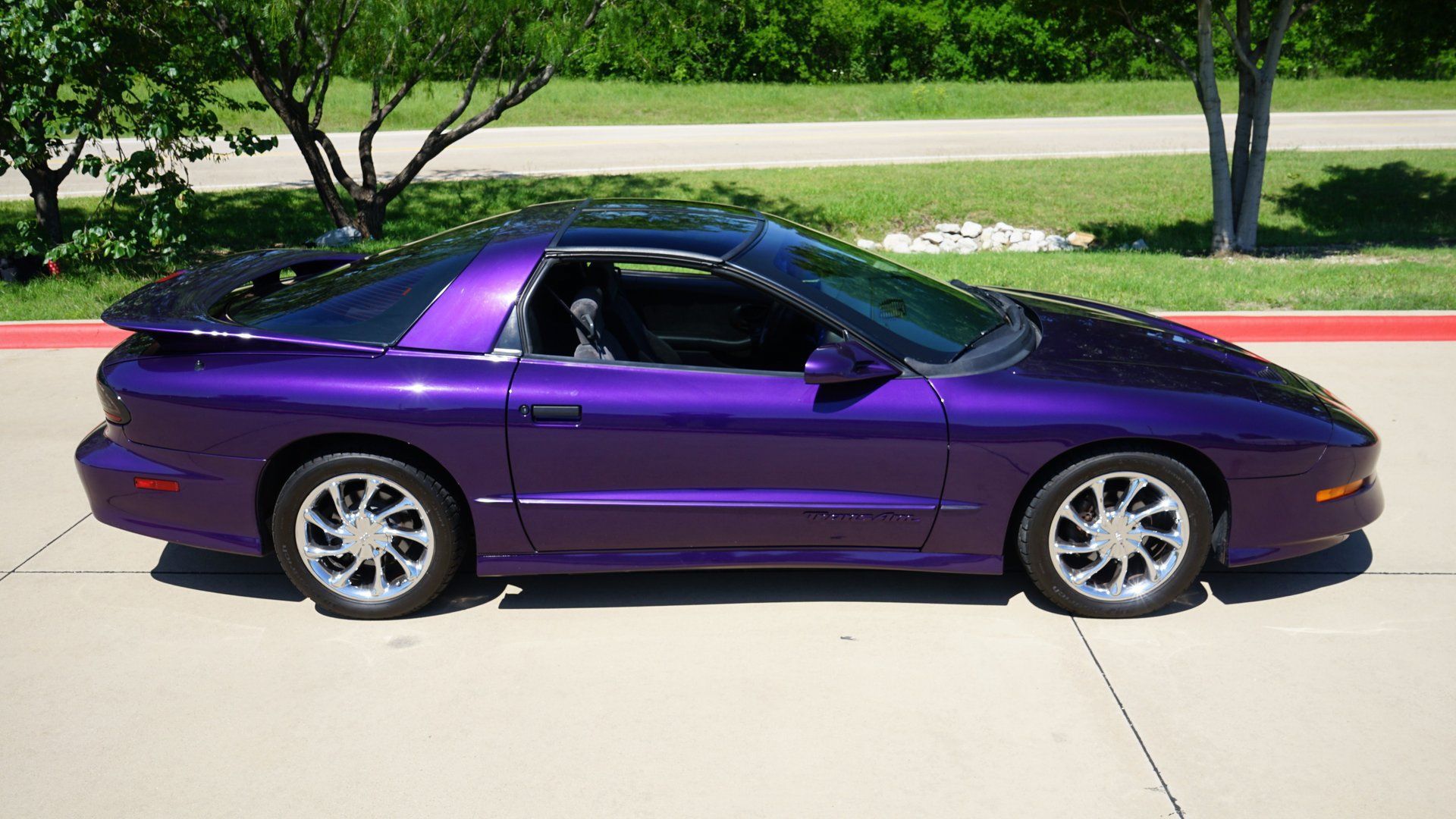 Used 1997 Pontiac Firebird Trans Am RWD image 17