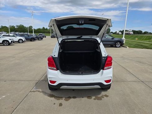 Used 2020 Chevrolet Trax LT w/ Sun & Sound Package AWD/4WD image 12