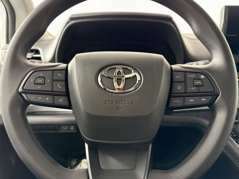 Used 2025 Toyota Sienna LE image 16