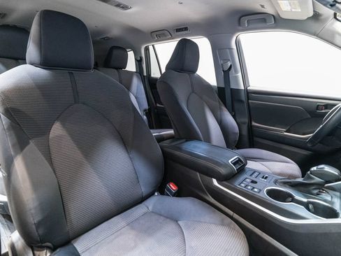 Certified 2025 Toyota Highlander LE AWD/4WD image 15