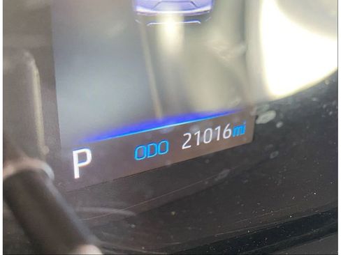 Used 2022 Toyota Corolla Cross LE image 5