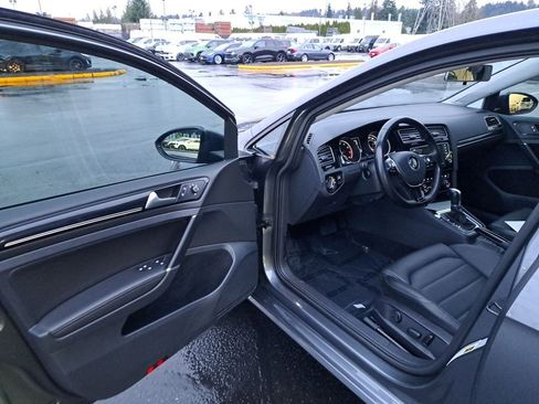 Used 2017 Volkswagen Golf SEL image 11