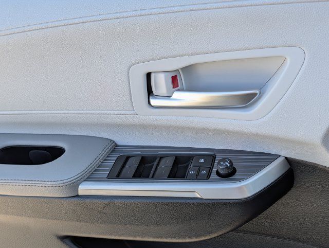 Used 2025 Toyota Sienna XLE FWD image 24