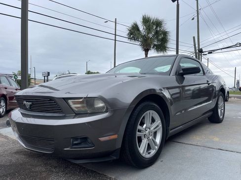 Used 2010 Ford Mustang Coupe RWD image 3