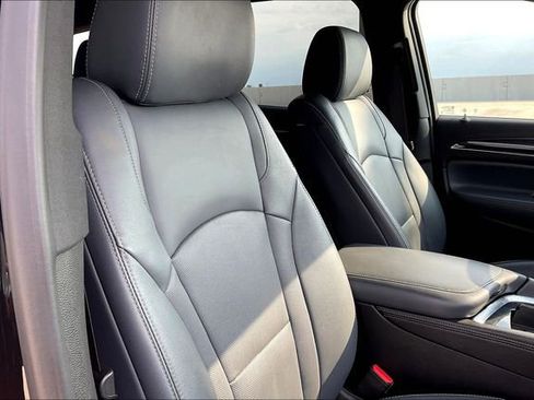 Used 2024 Buick Enclave Premium image 7