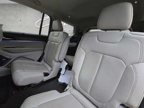 Used 2022 Jeep Grand Cherokee L Overland w/ Luxury Tech Group IV image 22