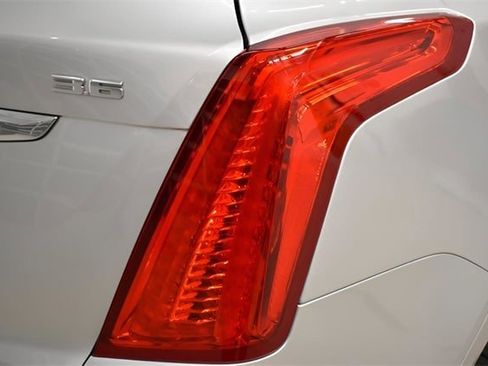 Used 2018 Cadillac XT5 Premium Luxury image 27