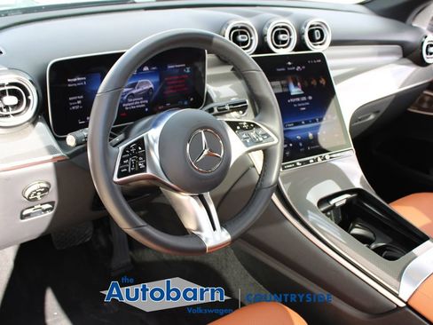 Used 2025 Mercedes-Benz GLC 300 4MATIC image 8