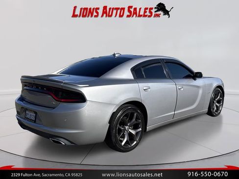 Used 2018 Dodge Charger R/T w/ Plus Group RWD image 5