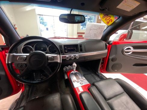 Used 2004 Chevrolet SSR w/ Preferred Equipment Group RWD image 14