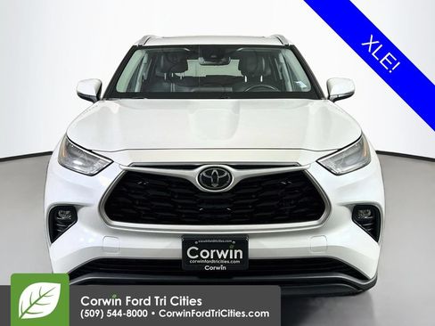 Used 2022 Toyota Highlander XLE AWD/4WD image 4